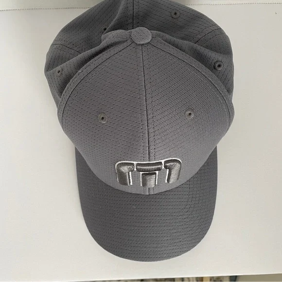 Gently Used Men’s or Teens Travis Matthew L-XL FlexFit Golf Cap Embroidered Name - Picture 3 of 6